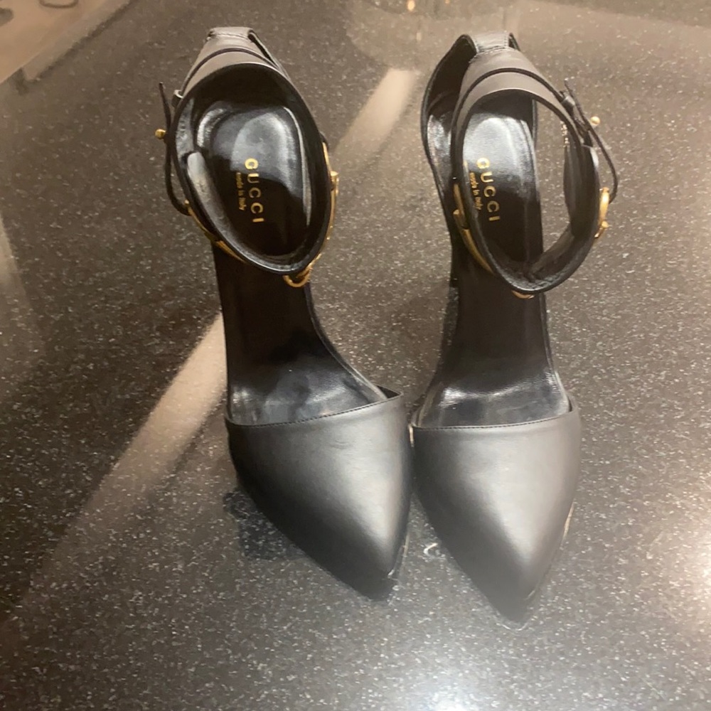 Gucci pumps worn twice in my life. Size 7.5. Authentic purchased from holts.